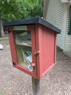 Potter's Bridge Little Free Library, Noblesville