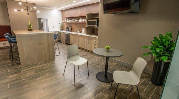 Fully equipped kitchen and lounge at Chicago Work Places (CWP)