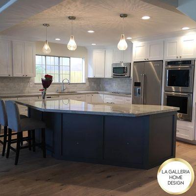 Pendant lights over kitchen insland.