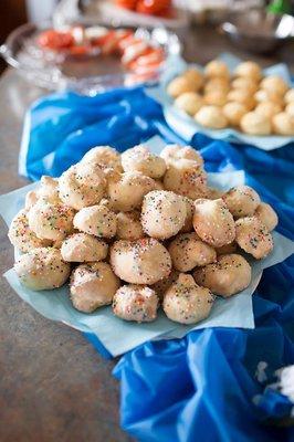 Round Wedding Cookies. Yum!