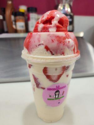 FRESAS CON CREMA Y NIEVE