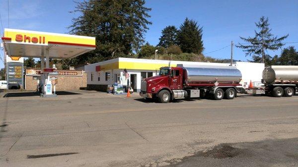 Pacific City Shell & Grocery