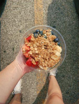 smoothie bowl with lots of color and flavor!