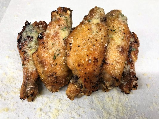 Baked wings with garlic parmesan sauce