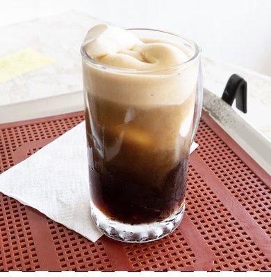 Root beer float in a mug