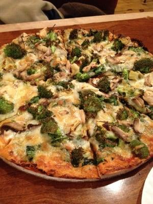 Veggie pie with spinach, broccoli, mushrooms and artichoke