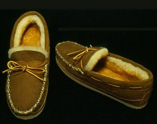 Our hard-sole moccasin style made froim Merino sheepskin, leather, and a wellknown vibram sole.