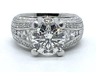 Lovely platinum diamond ring with lots of details. Very pretty.