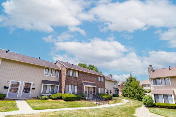 Apartment Building Exterior at Woodbridge Castleton