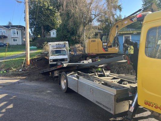 Used one of the side cables to drag the (inoperable) box truck to the end of the driveway so he could pull it onto the rollback