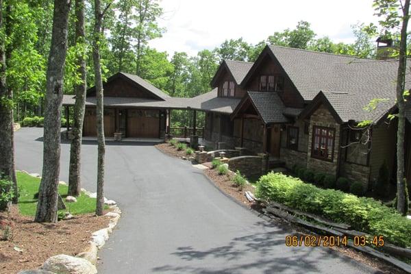 Bear Creek, located in Linville NC is that perfect blend of land, luxury homes and town homes at some great prices...