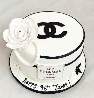 Chanel Cake
creativecakesbykeekee.com