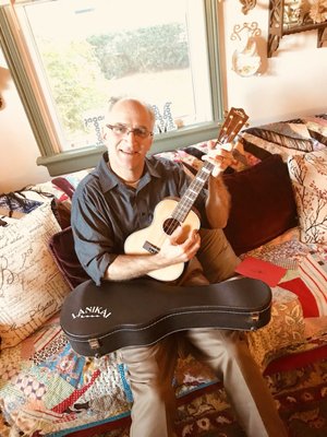 Fan Guitar and Ukulele