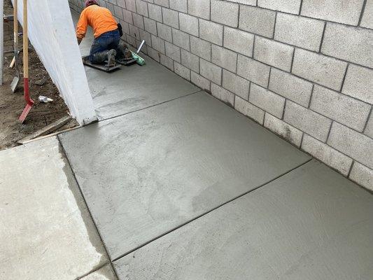 Concrete side walkway