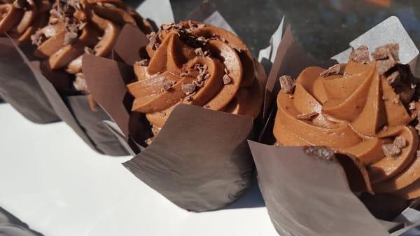 Malt chocolate cupcakes