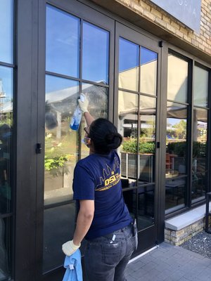 Commercial cleaning - Daily routine cleaning windows