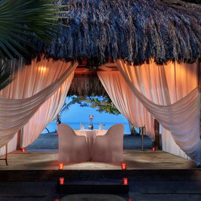 Tropical oceanfront dining