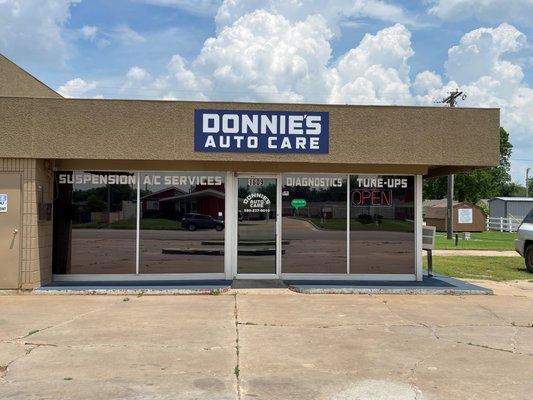 Donnie's Auto Care, view of front office.