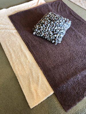 Blankets & Pebble Chamois Pillow - VN