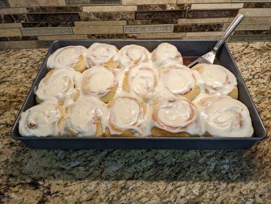 Cinnamon rolls with cream cheese frosting