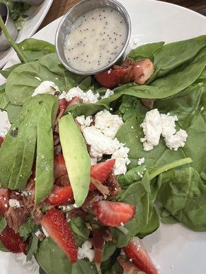 Strawberry spinach salad with lemon poppyseed dressing