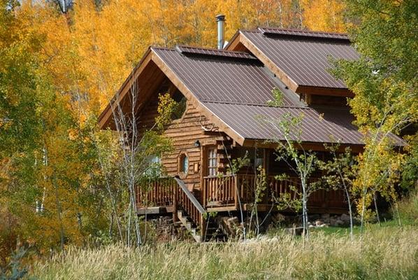 Vista Verde has 10 cabins and 3 lodge rooms for guests to call home for the week.