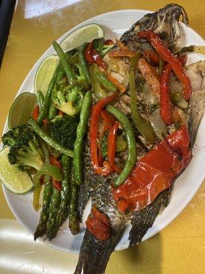 Rico pescado con vegetales