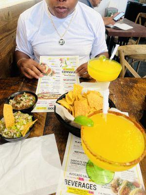 The guacamole & salsa served with chips is great