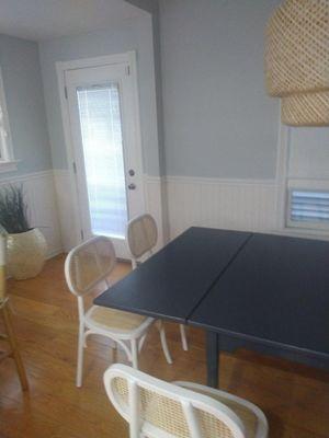 Kitchen sitting area