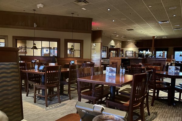 Inside of restaurant on a Thursday night around 8PM. Clean, inviting.