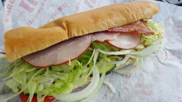 Delicious French bread loaded with sufficiently salted ham and generously portioned vegetables. Reasonably prized too!