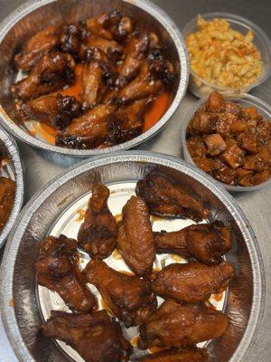 Mild wings, hot honey wings, Mac and sweet potatoes.