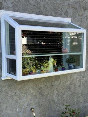 garden window (outside view)