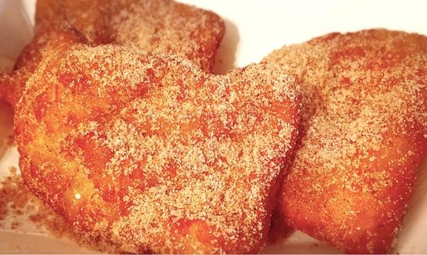 Beignets w/ cinnamon sugar