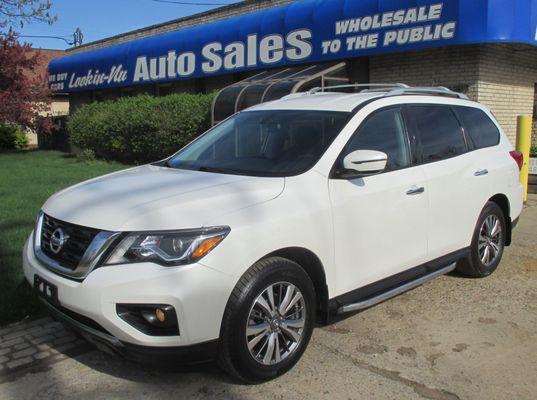 2018 Nissan Pathfinder Runs GREAT very clean 109,000 miles