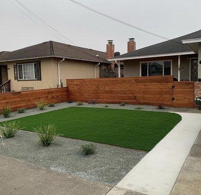 Horizontal fence with a drought tolerant landscape and artificial grass with NO seam