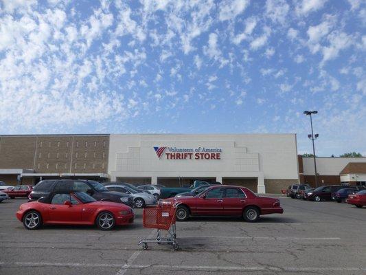 Volunteers of America Thrift Store in Mansfield, Ohio (from Nicholas Eckhart from Flickr)