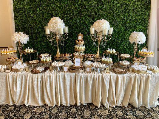 Gold stand set up with ivory sequence linen, 400 pieces, With full set up and delivery