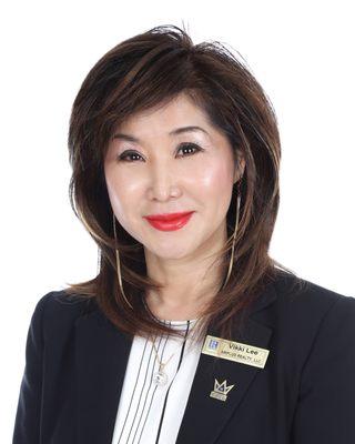 Vikki Lee - Broker / Owner Amplus Realty