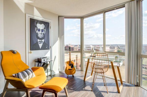 Expansive Floor to Ceiling Windows & Dramatic 10-Foot Ceilings