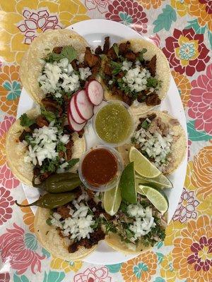 Tacos Al Pastor y Carnitas