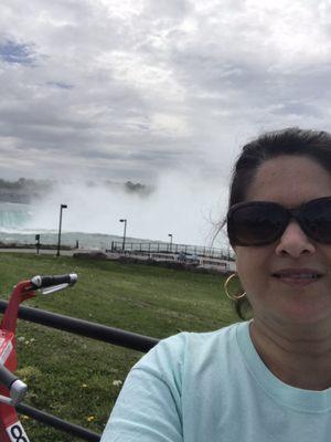 Horseshoe Falls behind me