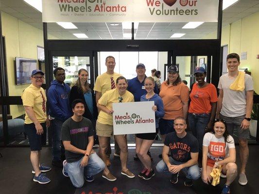 Atlanta Gator Club volunteering on International Gator Giving Day 2019.