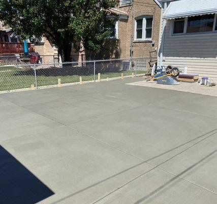 Huge Beautiful Concrete Patio.