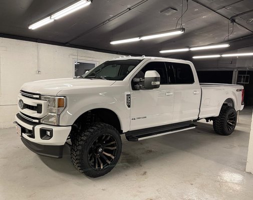 2021 Ford F250 chrome delete. Color matched grille, bumpers and mirrors. Also received window tints.