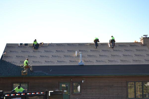 Our Ensure synthetic roofing underlayments are created with high quality, non-woven materials with synthetic cross-woven polypropylene.