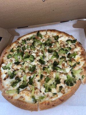 Chicken Broccoli Alfredo Pizza