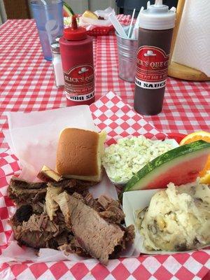 Brisket plates with garlic mash