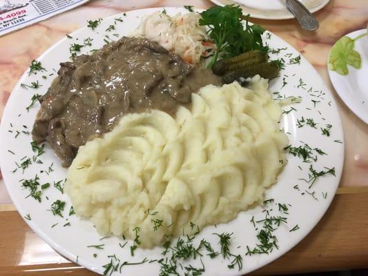 Beefstroganoff with mushrooms and mush potato