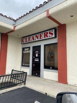 Giant Cleaners